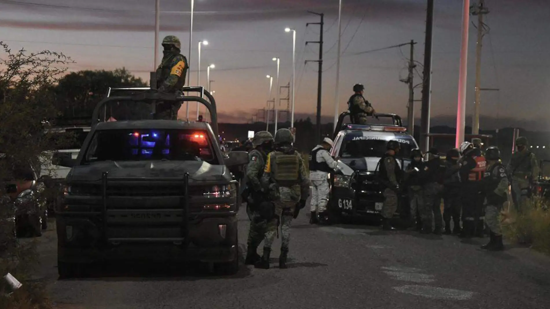 Militares y elementos de la Guardia Nacional